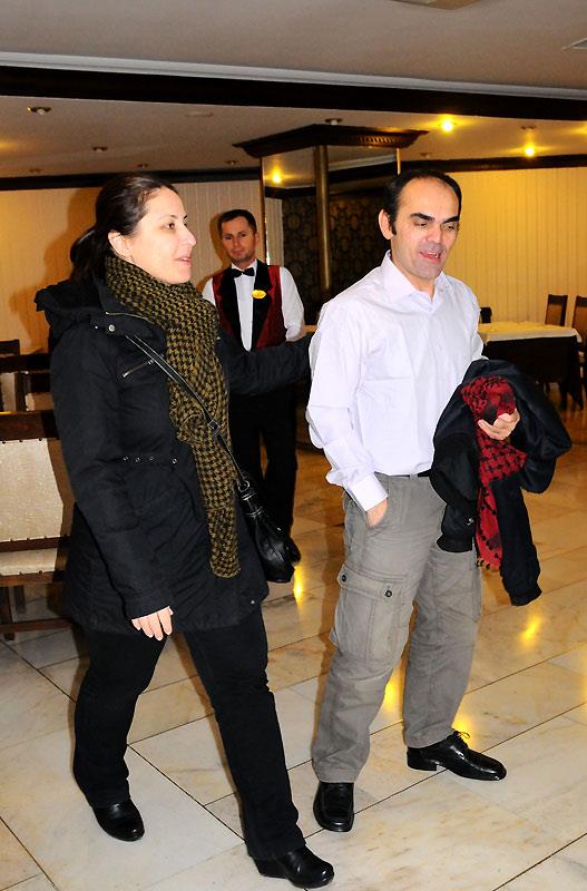 Aygn, dn gece geldii Antakya'daki bir otelde Trkiye'deki ilk gecesini geirdi. Hi uyumad renilen Aygn, sakallarn kesti, kyafetlerini deitirdi ve terlik yerine ayakkab giydi. Kald otelde arkadalaryla kahvalt yapan Aygn'n keyifli olduu gzlendi.