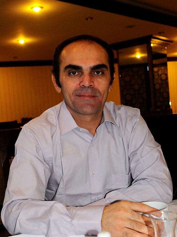 "Bana orada sylediler. Babakan da senin olaya mdahil oldu dediler. Dileri Bakanmza ok teekkr ediyorum. Bandan sonuna kadar bu olay takip etmi. Hatay Valilii'nin, buraya gelip de meslek rgtlerinin, Trkiye Foto Muhabirleri Dernei, Trkiye Gazeteciler Cemiyeti ve meslektalarmn dayanmasn, yryn grdkten sonra internetten bu gece uyumam beklemiyordunuz herhalde, hi uyumadm. Trkiye'de olmak ok ok gzel bir duygu, ok mutluyum. Benim iin birok ey deiti belki de. Hibirey bilmiyorum, u an hala farknda deilim. u anda ne yapyorum, Trkiye'de miyim, kahvalt m yapyorum tam zmsemi deilim."