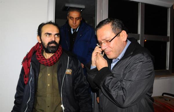 Aygn, fotoraf makinesi, telefonu ve bilgisayarnn kendisini karanlarda kaldn da bildirdi.