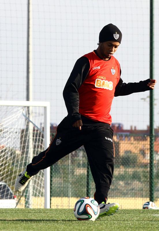 Ronaldinho BEKTA ta diye tm dnyaya HAYKIRASIM var :D