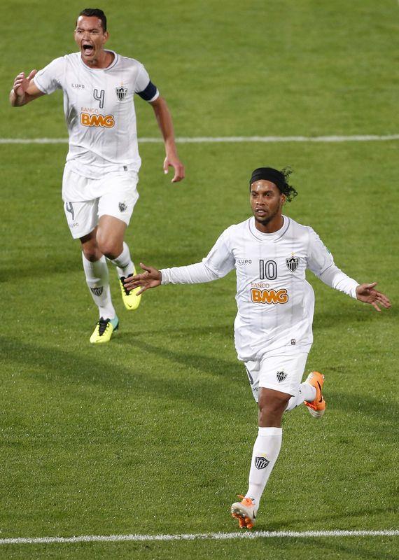 Mermiler atlacak gk yzne Ronaldinho geldii gece piuv piuv piuv :))