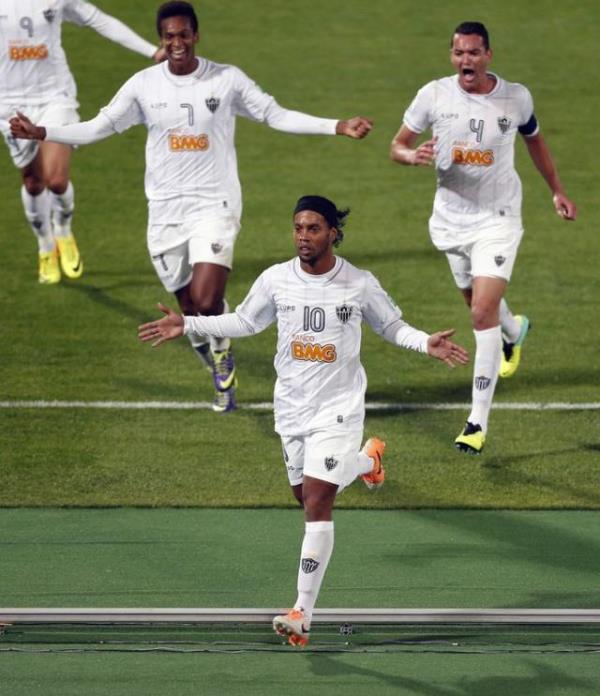 34 yandaki Drogba bitmemi 33 yandaki RONALDNHO bitmi yle mi:)))