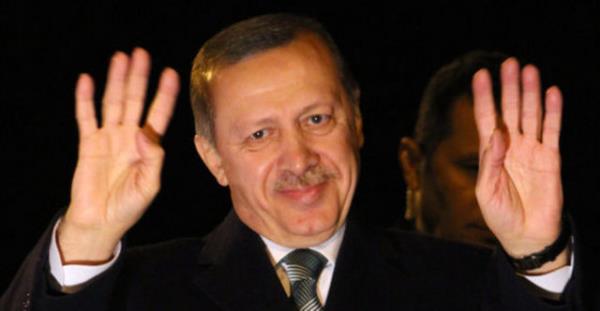 Babakan Erdoan, 2013 ylnda yapt aklamalar ve kulland ifadelerle gndembelirleyen siyaseti  oldu. Erdoan'n ulusal, uluslararas, ekonomik ve siyasal gelimelere ilikin bazen yazl metinlere bal kalarak, bazen metin d syledii szler gazetelerin manetlerinde yer ald. te aklda kalan o manetlerden bazlar: