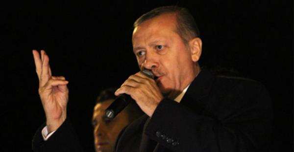 <b>KIZLI-ERKEKL:</b> niversite rencilerinin kzl-erkekli birlikte kalmasn eletirmek iin.