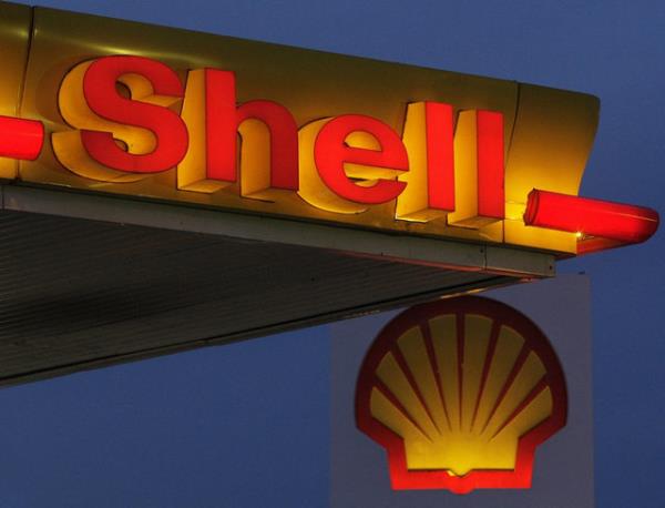 2004'te Royal Dutch, Shell'i 74 milyar $ karlnda satn ald.
