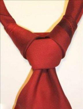 <b>Kolombiya Kravat:</b> Bu ikence yntemi en kanllardandr. Herhangi keskin bir aletle kurbann boaz kesiliyor ve sonra dili kesilen yerden dar kartlyor ve kravat eklinde sarktlyor.