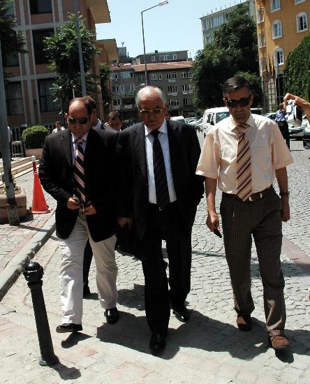 Mart 2011'de stanbul Cumhuriyet Basavc vekillii grevine atanana kadar lkenin gndemindeki soruturmalar O yrtt. Son olarak ortaya kan byk yolsuzluk ve rvet soruturmasnn ardndaki isimde oydu.