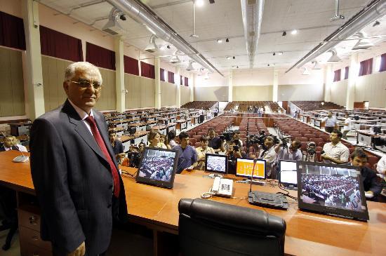 <p><b>Basavc Vekili Turan olakkad, Adalet Bakanla gnderdii fezlekede, Ergenekon soruturmasnn nasl baladn ve yaplan operasyonlar da zetleyerek u bilgilere yer vermiti:</b></p>  "Cumhuriyet Savcs Zekeriya z'n, dilekelerde ve ifadelerde iddia edildii gibi 'tarafszlk ilkesini ihlal ettii, objektif davranmad, hukuk d uygulamalar yapt, soruturmay kastl olarak geciktirdii' yolunda, mevcut dosya kapsamna gre bir bilgi ve delile rastlanlmamtr."