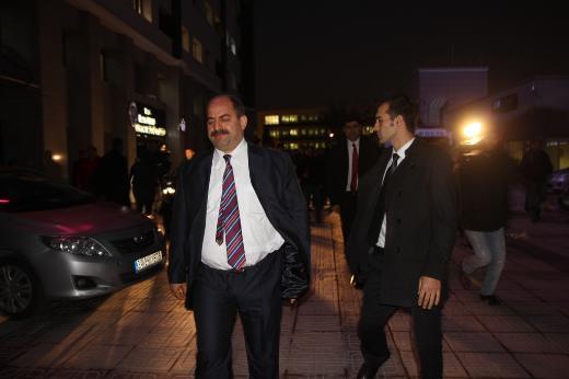 <p><b>LMLE TEHDT EDLMT</b></p>    Zekeriya z' lmle tehdit ettii iddia edilen zkan Kurt, 'terr rgt adna tehdit eylemini gerekletirmek' iddiasyla tutuklanmt. Kurt hakknda alan dava Ergenekon davas ile birletirilmiti.