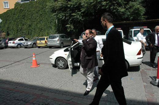 Yaplan atama ile koordinatr savcln yrtt 17 Aralk 2013'de yaplan yolsuzluk ve rvet iddialarna ilikin soruturmadan da iliii tamamen kesilmi oldu