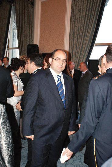 lk grev yeri ine'ye 26 Eylul 1995 tarihli ve 22416 sayili Resmi Gazete'de yazili kararla atanan Zekeriya z, ine'den sonra Mutki'ye 2 Temmuz 1998 tarihli ve 23390 sayl Resm Gazete de yazl kararla gnderildi. Zekeriya z, Mutki'de iki yl grev yaptktan sonra Balkesir, Bigadi'e atand.