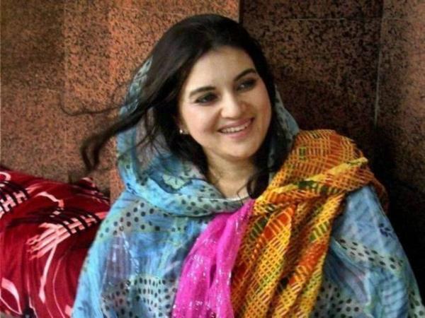 7. Kashmala Tariq Pakistanl politikac, medyada giyim tarz ve ak szllyle tannyor.