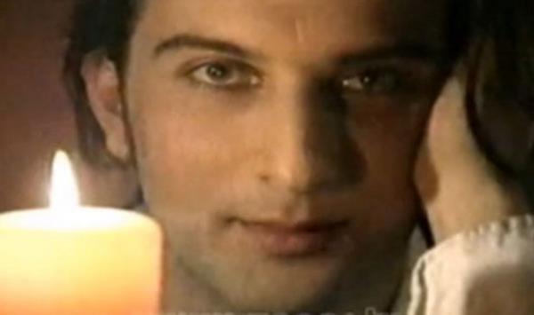 Reklamda Tarkan izleyicileri 900'l hatt aramaya u szlerle ikna etmeye alyordu...