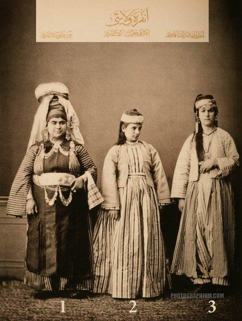 Dnemin kltrel yapsn yanstan bir gramerle insanlar kendilerine e aryorlar. O dnemki ilanlarn daha samimi, daha iten olduunu gryoruz" dedi...