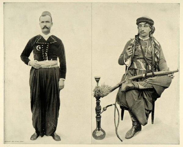 ki kullanmam. Kahve nedir bilmem. Hoppalk, zppelik istemem. 15-16 yalarnda, akl banda, gz evinde, eli kalbinde, tahsili yerinde, asil ve necip bir aileye mensup sevimli bir kzla evlenmek istiyorum.