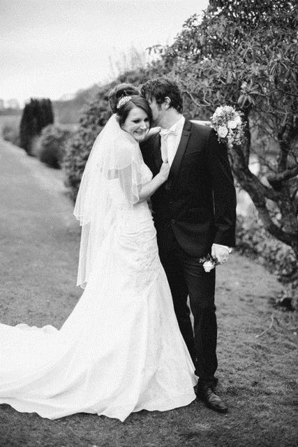 "Ben bir zabitim. Rtbem Mlazm, memuriyetim ehirde. Yam yirmi alt. Yumuak huyluyum, kadnln esaretinden mtekiyim (ikayetiyim). ret (iki) asla kullanmam. Ttn imem. daremi bilirim. Baka gelirim olmad gibi kimsem de yoktur.