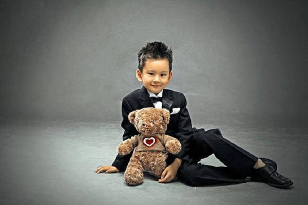 Wang, 2 yandayken gitar almaya balayarak mzik hayatna balam... 4 yandayken annesi tarafndan piyano derslerine gtrlen Wang, ok ksa srede ustalam hatta 18 sayfalk konertolar bestelemeye balam.