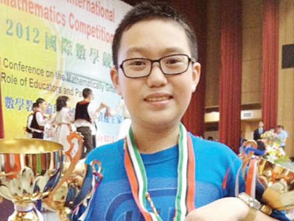Avustralya'da dou byyen Wu, 2012 Avustralya Matematik Olimpiyatlarnda birinci oldu. Hem de tm sorular doru yantlayarak.
