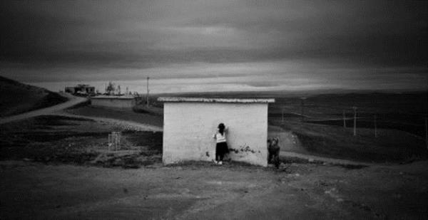 <p><b>VAKIFBANK-TFMD Yln Basn Fotoraflar 2012 Yln Serbest Fotoraf kincisi </b></p>  Sedat Suna, EPA   <p>Diyarbakr Bismil'de saklamba oynayan ocuklar.</p>