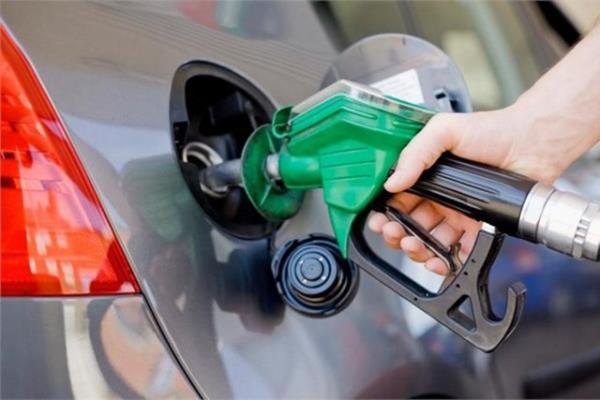 <p><b>Benzin</b></p>  stanbul'da bir litre benzinin fiyat 4,94 lira.