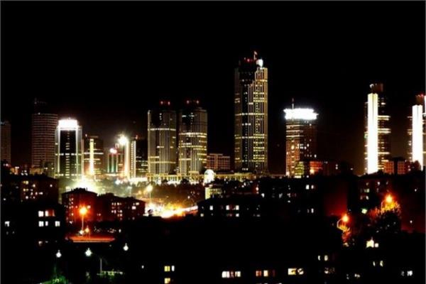 <p><b>Kiralar</b></p>  stanbul'un en gzde semtlerinde ortalama 85 metrekarelik evlerin aylk kiralar 2 bin 500 liradan balyor.