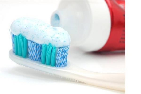 <p><b>Di macunu</b></p>  stanbul'da orta kalite bir di macunu iin denen fiyat 9 lira.