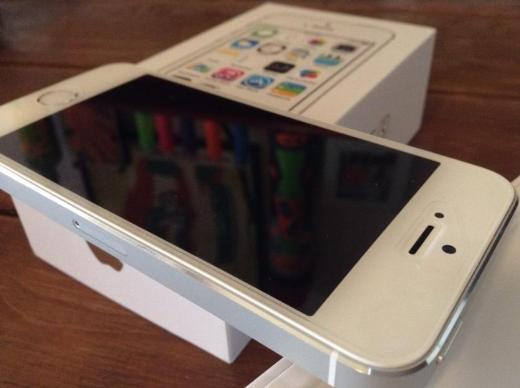 Bu nedenle henz maliyet artlar bu eldeki telefonlara yansmam durumda. imdi yeni kampanyalarla irketler arasnda bu cep telefonlar zerinden yeni bir rekabet sava yaanmas bekleniyor. zellikle ocak aynn son haftasnda yaanacak sat patlamas ile bu ay en az yzde 30'luk bir talep art yaanaca ve 1.6 milyon adet cep telefonunun tketiciler tarafndan satn alnaca syleniyor.