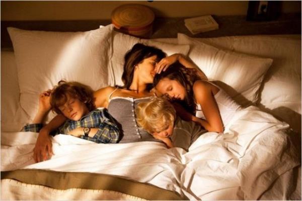 Oysa aratrmalar bunun tersini gsteriyor. Mutluluu takip etmek, kiiyi mutlulukla birlikte baarya da gtryor.