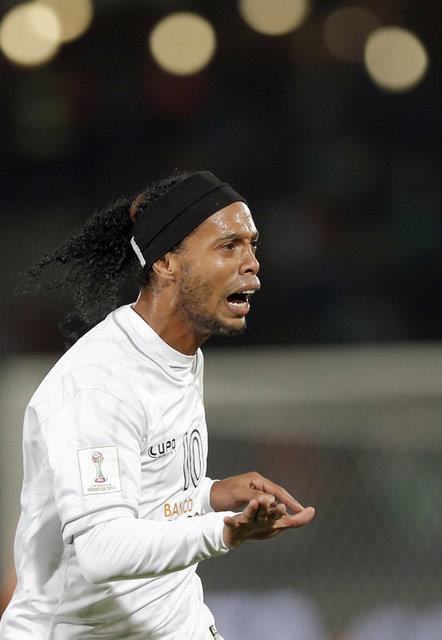 Fikret Orman: "Ronaldinho'ya vereceimiz 6 milyon euro'yu futbolcularmz arasnda paylatrarak "Ronaldinho Effect" sistemini deneyeceiz