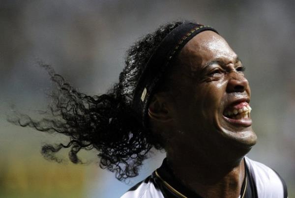 SON DAKKA | Ronaldinho ile szleme yenileyen Atl. Mineiro uzun sredir temaslarn srdrd Ahmet Nur ebi'yi de kadrosuna katt