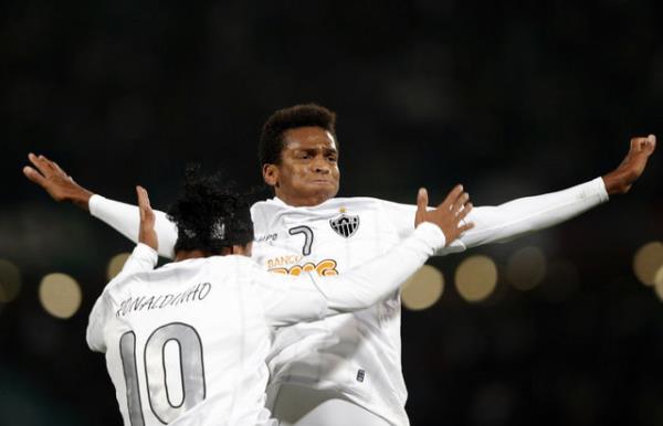 Ahmet Nur ebi: Ronaldinho transferinde madur olduk :) Transferin tekrarn istiyoruz :)