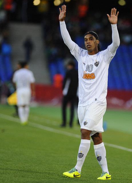 Beikta ynetimi, Ronaldinho ile transfer sylentisi szlemesini 2 sezon daha uzattn duyurdu...