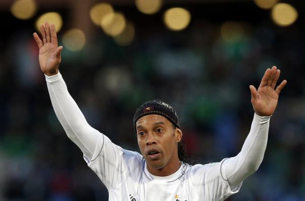 BJK Ronaldinho'nun kardeinin ve menajerinin 1 haftalk stanbul tatilinin tm masraflarn karlayacaklarn borsaya bildirdi