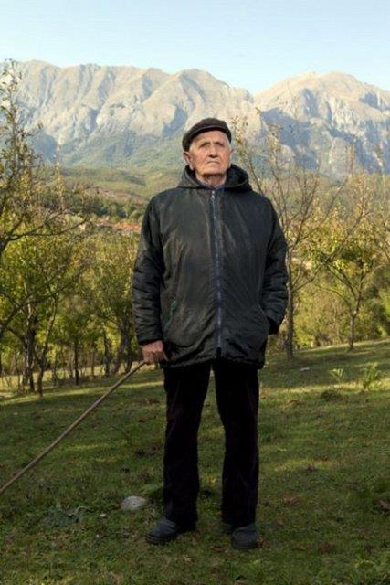 Ancak, kent merkezlerinden ok uzaktaki dalk yerleimlerde "Bernua"  ad verilen bu kadnlara rastlamak hala mmkn.