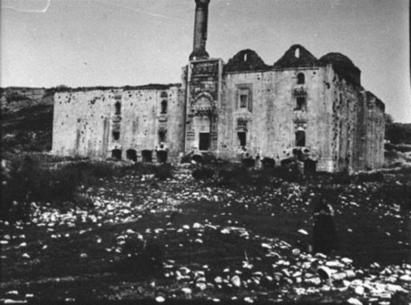 Onunla St. John Kilisesi, sabey Camii, Ayasuluk Harabeleri'ni ve Efes Antik Kenti'ni gezdik. Efes Antik Kenti'ndeki tiyatroya hayran kaldm.