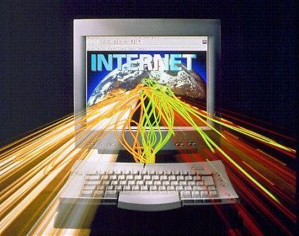 <p><b>Fileme yaplacak m?</b></p>    Taslakta yer alan Eriim Salayclar Birlii'ne ynelik maddede, abonelerin 2 yllk internet trafik bilgisini tutmak zorunda kalacak. Yani kullanclarn hangi internet internet sitelerine girdii veya akll telefonlardan hangi uygulamalar kulland kaydedilecek. Bylelikle kullanclar hakknda bir profil oluturulabilecek.