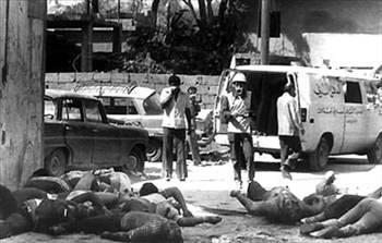 Kana katliamn imon Peres, Sayda katliamn ise Netanyahu gerekletirdi. Bunlarn biri uzlamac dieri ise uzlamaz olarak gsterilenlerdi. Ama ikisinin de sicili saldr, vahet ve katliamlarla dolu. Filistin'de babasnn arkasna snan Muhammed Cemal ed-Durre, Ehud Barak'n dneminde ve yine onun emriyle: "zle, siper al ve ldr!" ifadesiyle sloganlatrlan ocuk izleme ve ldrme operasyonlarndan birinde ldrld.