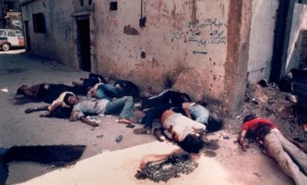 <p>Arkasndan Lbnanl Hristiyan Falanjist milisler Siyonist askerlerin gzetimi altnda kamplara girerek byk bir katliam gerekletirdiler.</p>  Lbnan hkmetinin aklamasna gre bu katliamda toplam 991 kii ldrld. Bunlardan sadece 328 kiinin kimlii tespit edilebildi. Saldrganlar ldrdkleri kiilerin cesetlerini tannmaz hale getirdiklerinden dolay ounun kimlii tespit edilemedi.