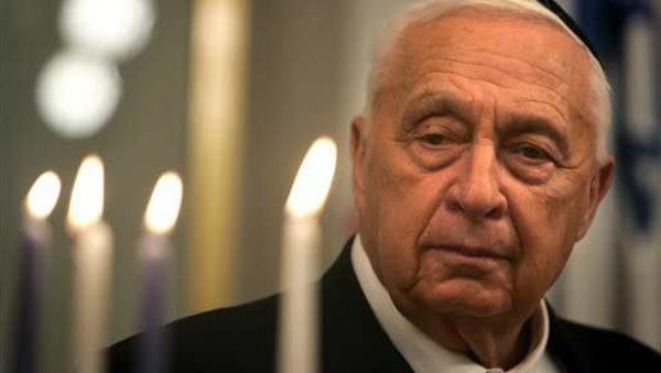 General Eitan katliamn yrtlmesi ve organize edilmesi iini Lbnan'daki Hristiyan Falanjistler adl terr rgtne ihale etti. O zaman bu terr rgtnn liderliini Semir Ca'ca yapyordu ve bu kii srail igal kuvvetlerinden alaca siyasi ve maddi destein hatrna katliam organize etme ve fiilen gerekletirme iini kabul etti.