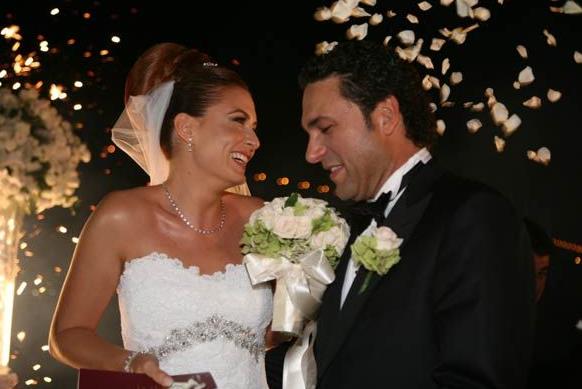 Ceyda Dvenci ile Engin Akgnn evlilik resmi
