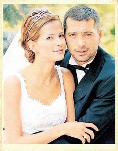 Emel Yldrm ile Erdal Acarn evlilik resmi