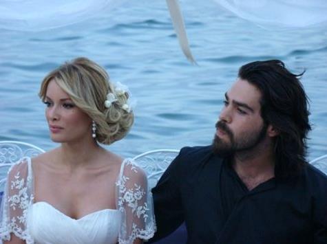 Gamze zelik ile Uur Pektan evlilik resmi