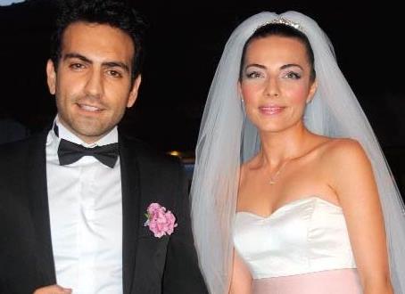 Bura Glsoy ile Burcu Karann evlilik resmi