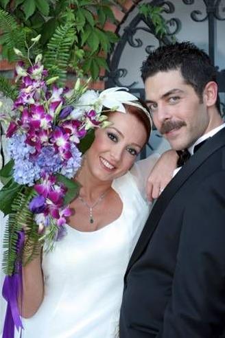 Dolunay Soysert ile Sinan Tuzcuolunun evlilik resmi