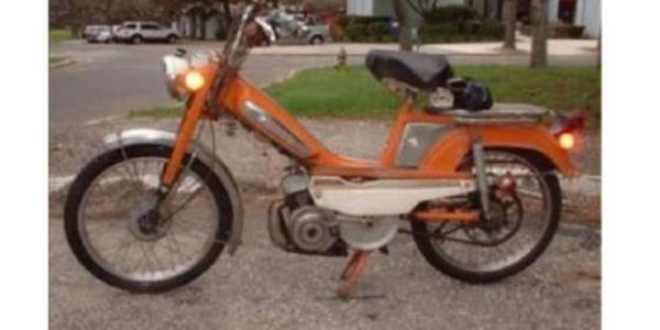 Ayn i yerinde biri gndz bir gece vardiyasinda olmak zere almakta olan baba ouldan biri mobilette motor ile ie gitmekte dieri ise bir baka mobilette ile eve dnmekte iken, yol zerindeki sert bir virajda karlasmalar ve arpp lmeleri.