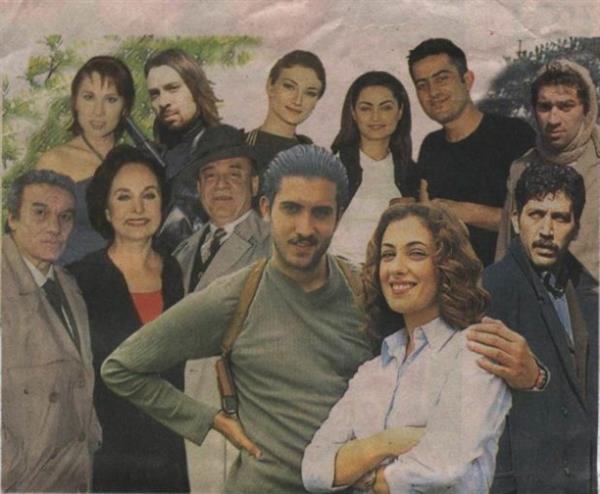 <p><b>YILAN HKAYES</b></p>    Memoli karakteri hala akllarda. yle ki Mehmet Ali Alabora'nn adn kimse bilmezken Memoli adn Trkiye oktan ezberlemiti bile? Trk polisiye dizi furyasnn nclerinden.