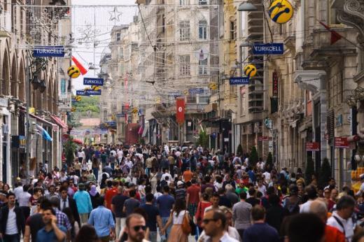 2013 y�l�nda d�nyan�n en kalabal�k 50 �lkesi a��kland�. Uluslararas� Para Fonu (IMF) verilerinden derlenen bilgilere g�re bu 50 �lke aras�nda T�rkiye'de yerini al�rken d�nyadaki her 100 ki�iden birinin T�rkiye'de ya�ad��� da ortaya ��kt�. ��te d�nyan�n en kalabal�k 50 �lkesi.