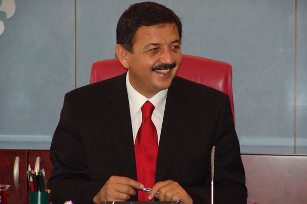 Bykereni baarl bulanlarn oran yzde 61.6 oldu. Yzde 60.4 ile Kayseri Bykehir Belediye Bakan Mehmet zhasekinin nc srada yer ald aratrmada,