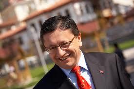 Altnda Belediye Bakan Veysel Tiryaki beinci srada yerini ald