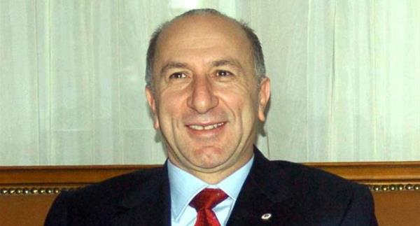 Turgay Ciner, Gazete Habert�rk, Habert�k TV, dergi yay�nc�l��� d���nda, ba�ka sekt�rlerde de ticari �al��malar�n� s�rd�r�yor. Ciner, enerji ve madencilik, termik santral, hava ta��mac�l���, denizcilik, sa�l�k, sigorta, in�aat cam, denizcilik alanlar�nda faaliyette bulunuyor.